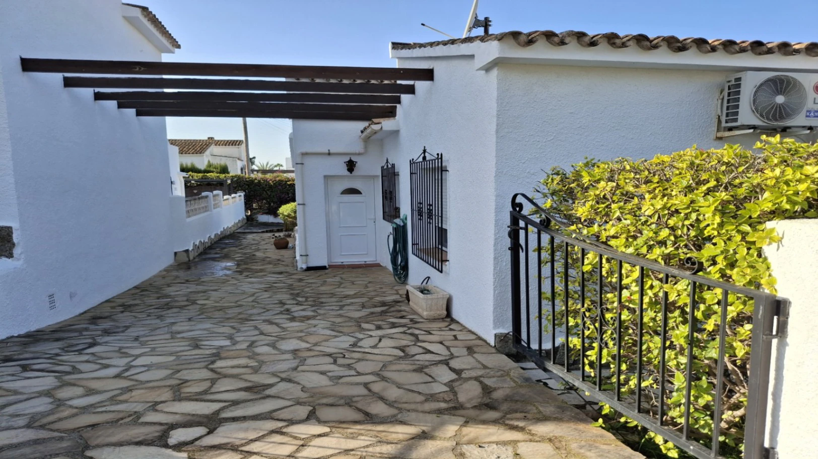 B1492 - Detached Villa for Sale in Moraira – Villotel, South-Facing with Panoramic Views