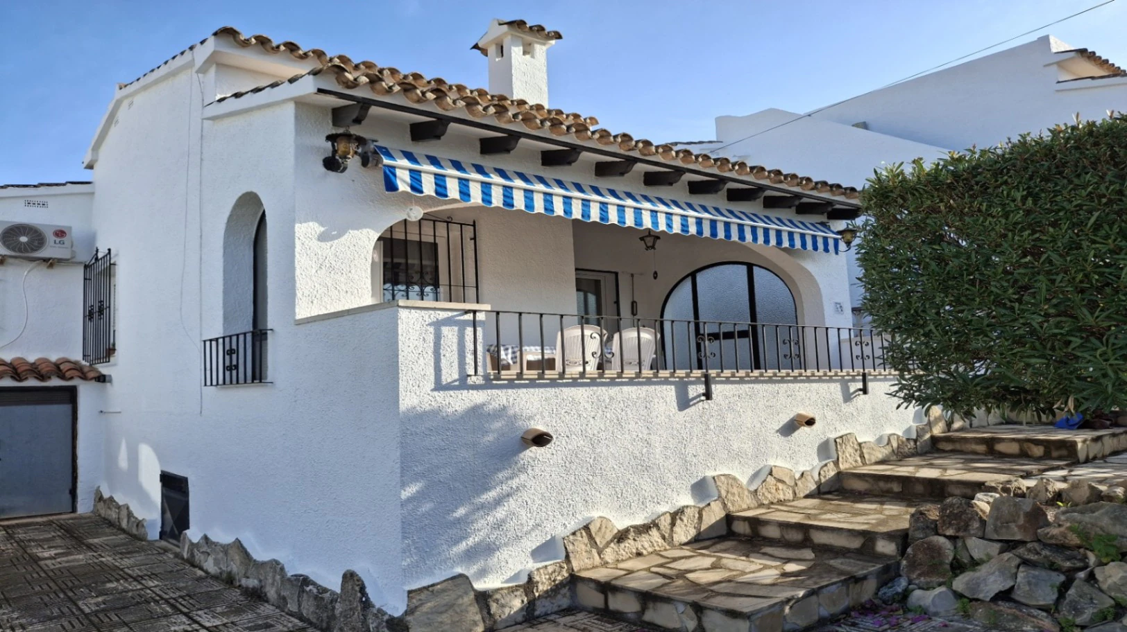 B1492 - Detached Villa for Sale in Moraira – Villotel, South-Facing with Panoramic Views