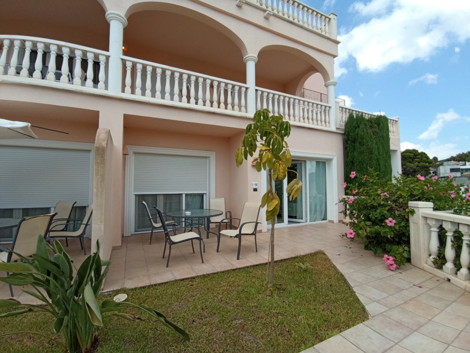 A0821 - Appartement de luxe dans un complexe paradisiaque proche de la plage et des services