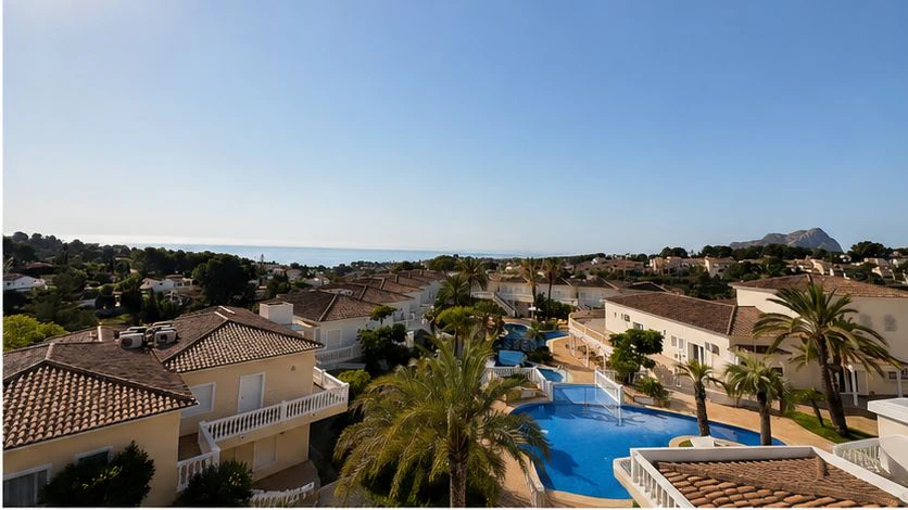 A0875 - Penthouse d’angle avec vue mer dans un complexe de style resort entre Moraira, Benissa et Calpe