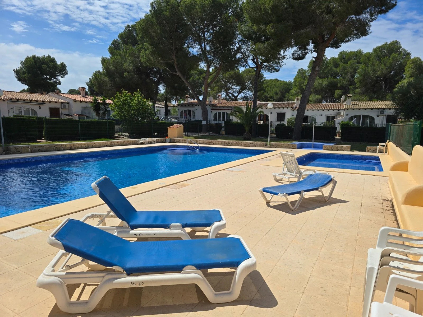B1497 - Semi-detached bungalow for sale in Moraira with communal pool, step-free access, near beach, services and golf