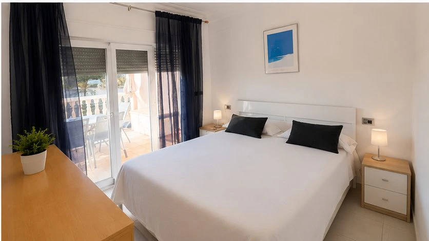 A0875 - Penthouse d’angle avec vue mer dans un complexe de style resort entre Moraira, Benissa et Calpe