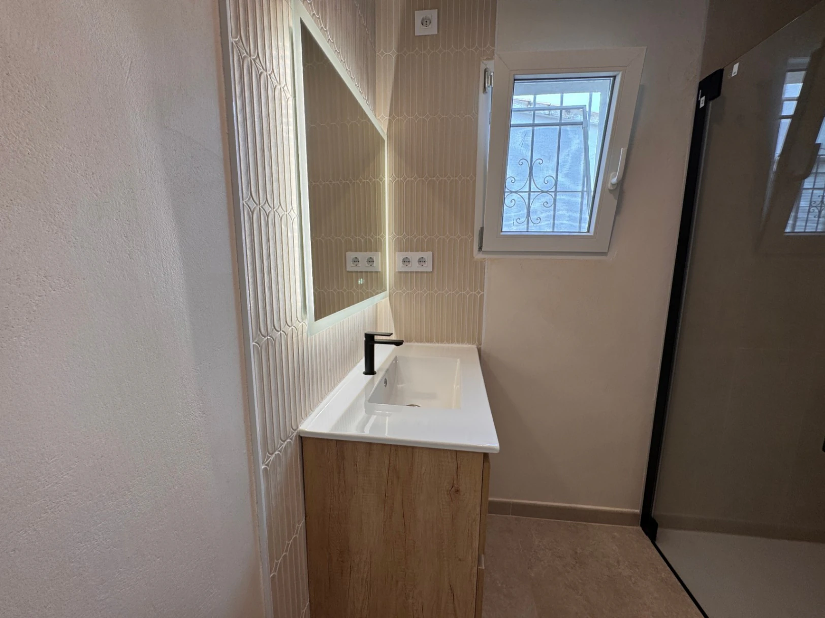 B1497 - Semi-detached bungalow for sale in Moraira with communal pool, step-free access, near beach, services and golf