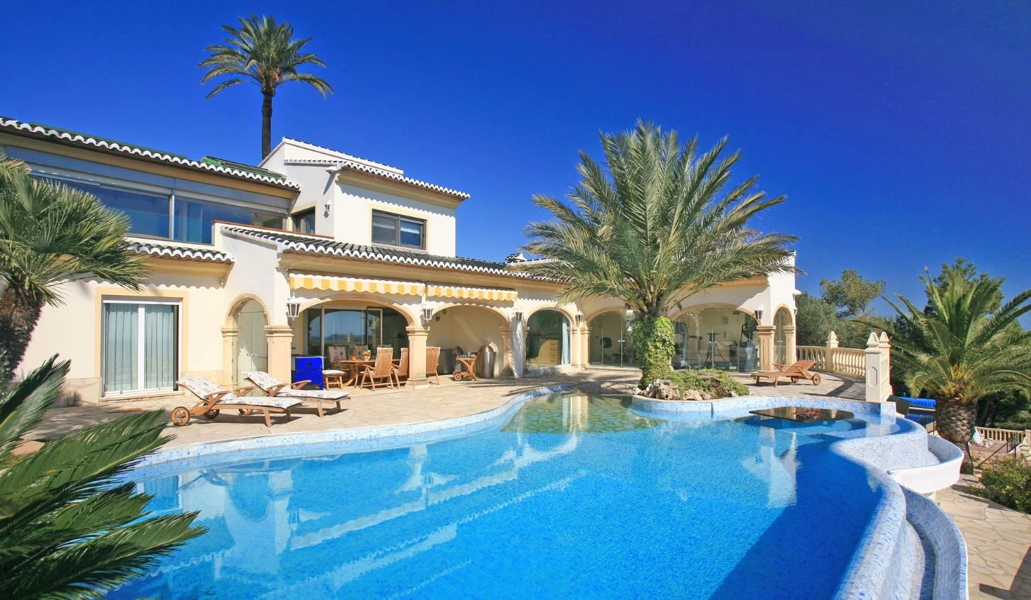 CH3411 - Fantastisk villa med panoramautsikt över havet till salu i Moraira Benimeit, privat pool och 4 sovrum