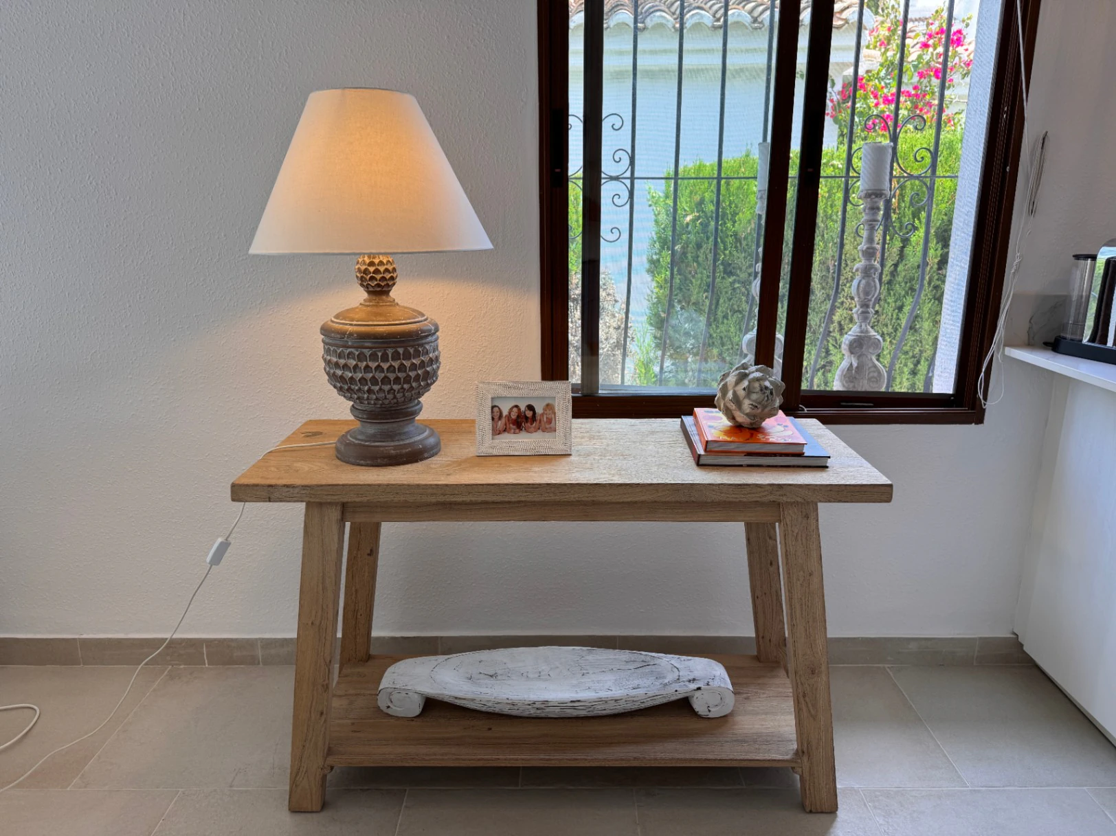B1498 - Villa independiente con apartamento de invitados, diseño renovado con muy buen gusto y piscina comunitaria en Moraira