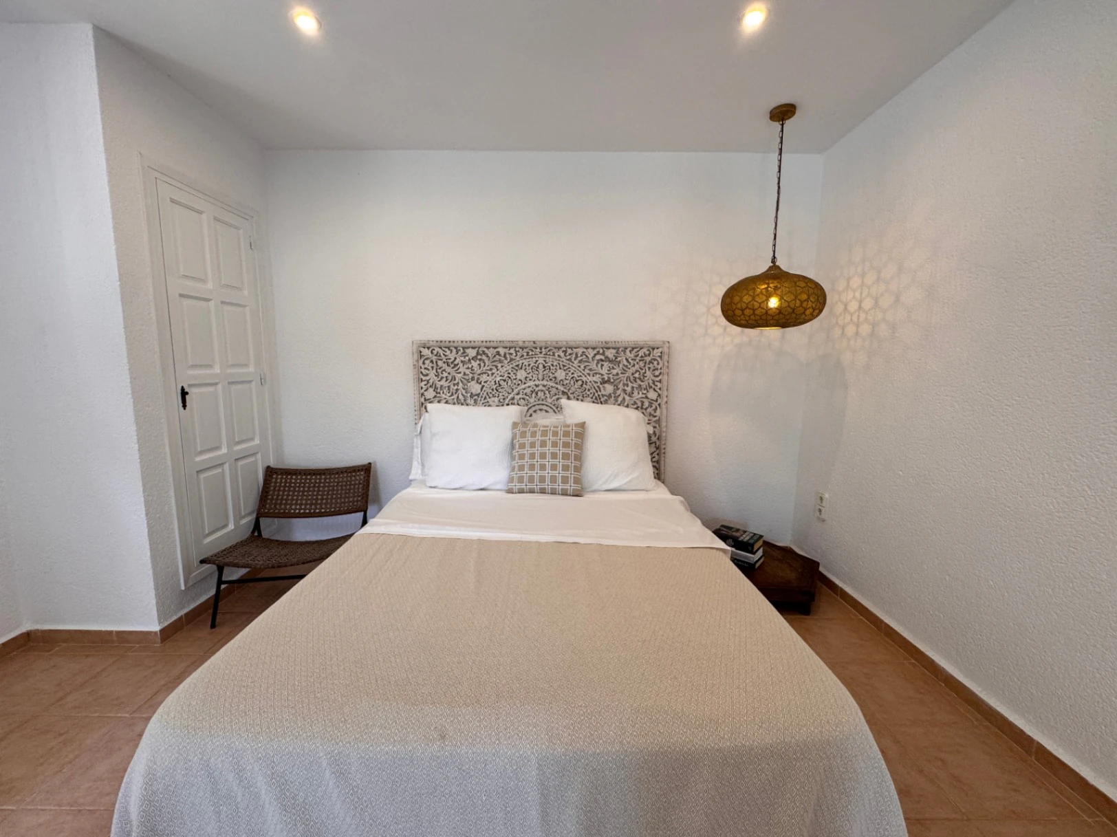 B1498 - Villa independiente con apartamento de invitados, diseño renovado con muy buen gusto y piscina comunitaria en Moraira