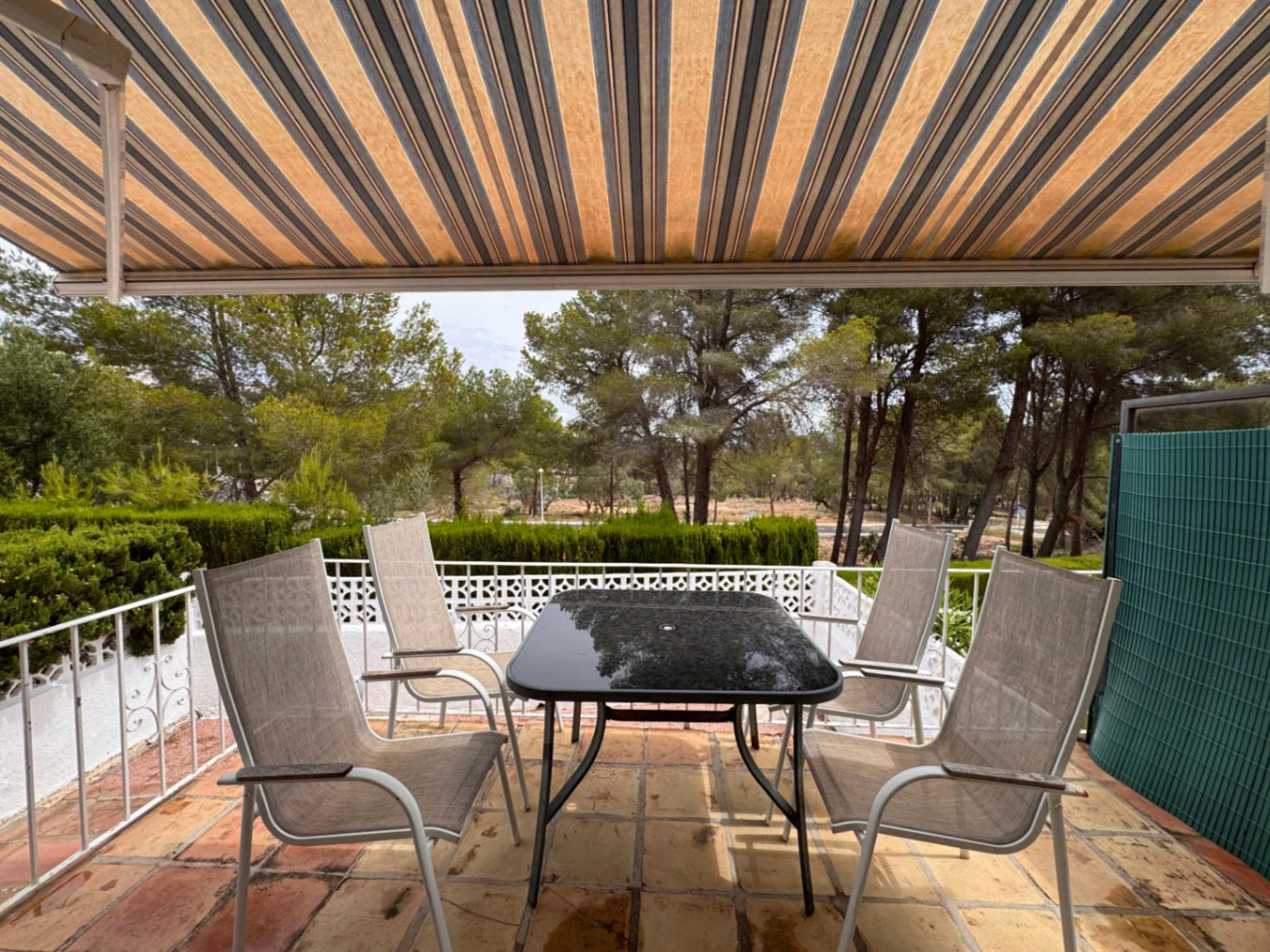 B1497 - Semi-detached bungalow for sale in Moraira with communal pool, step-free access, near beach, services and golf