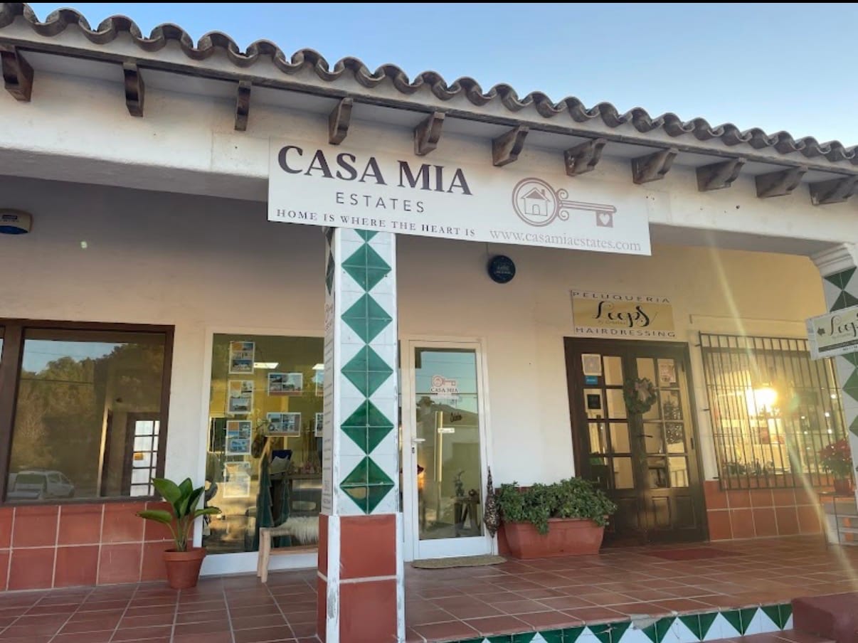 Comprar una villa en Moraira o sus alrededores con un agente inmobiliario