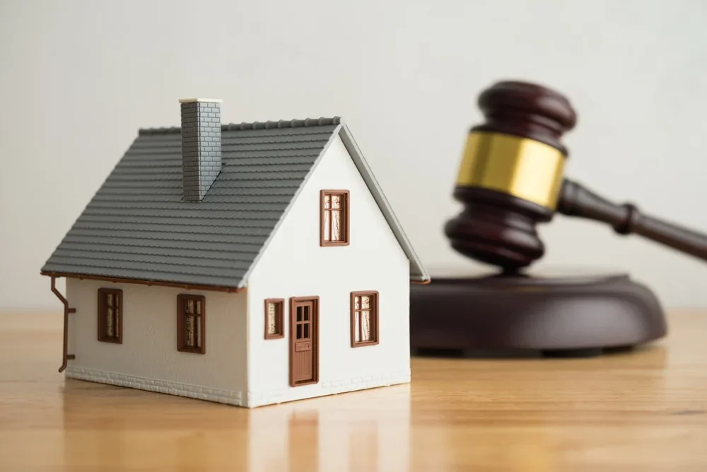¿Comprar una casa en Moraira? ¡Estos son los fundamentos legales en España!