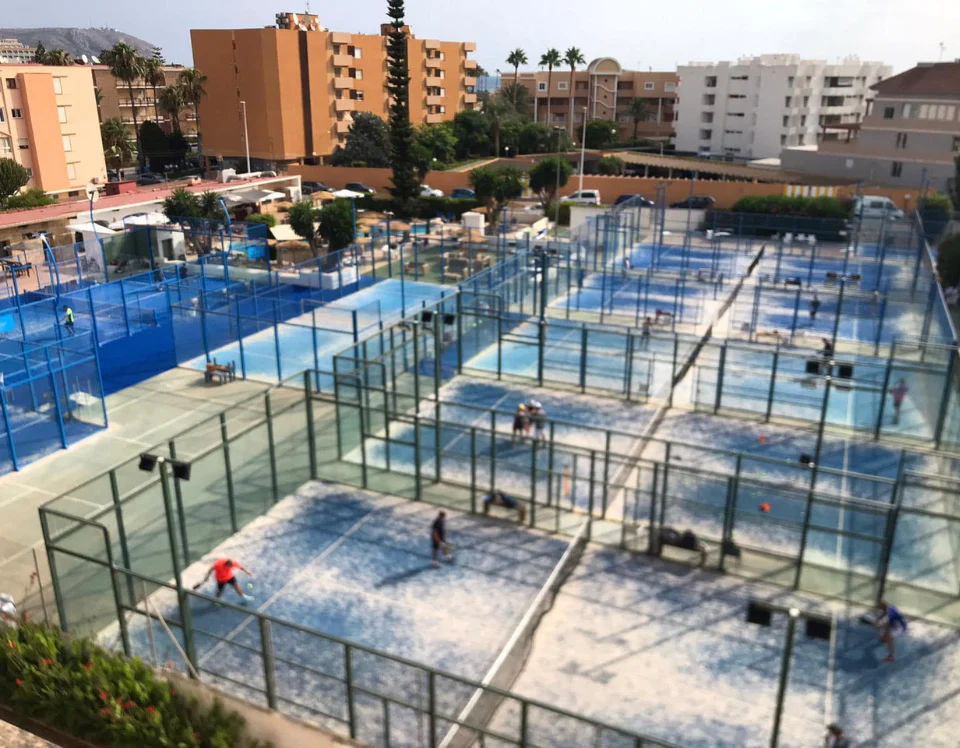 Padel en la Costa Blanca: estilo de vida, comunidad y competición