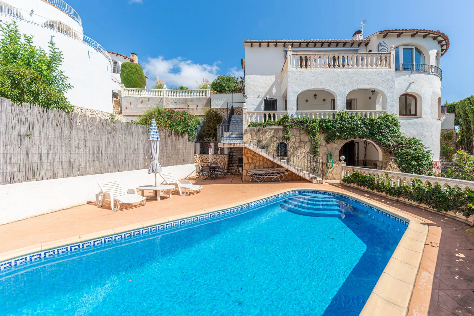 Villa te koop in Benissa, Montemar, met privézwembad.