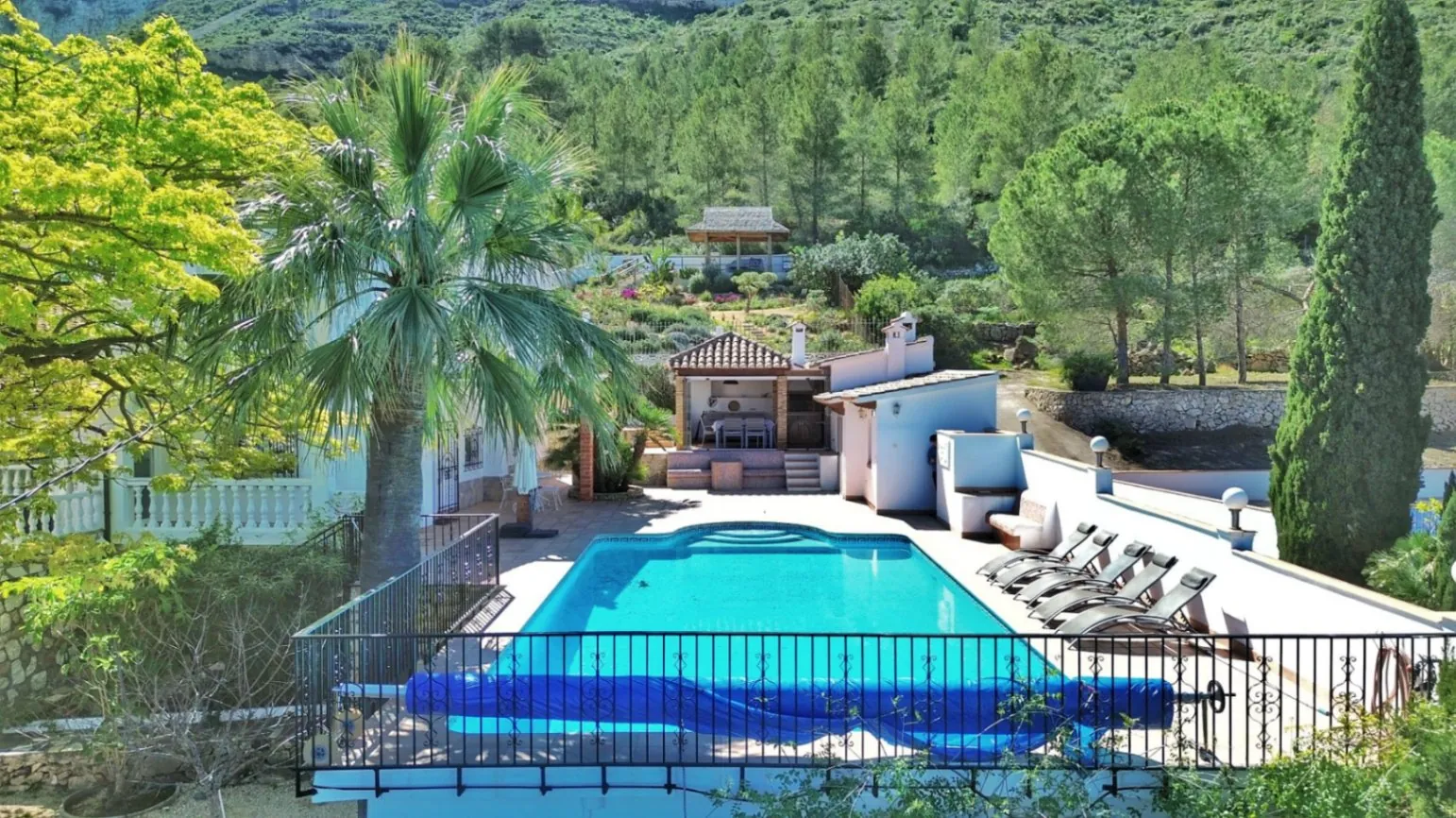 Villa met gastenappartement en uitzicht op zee in Dénia