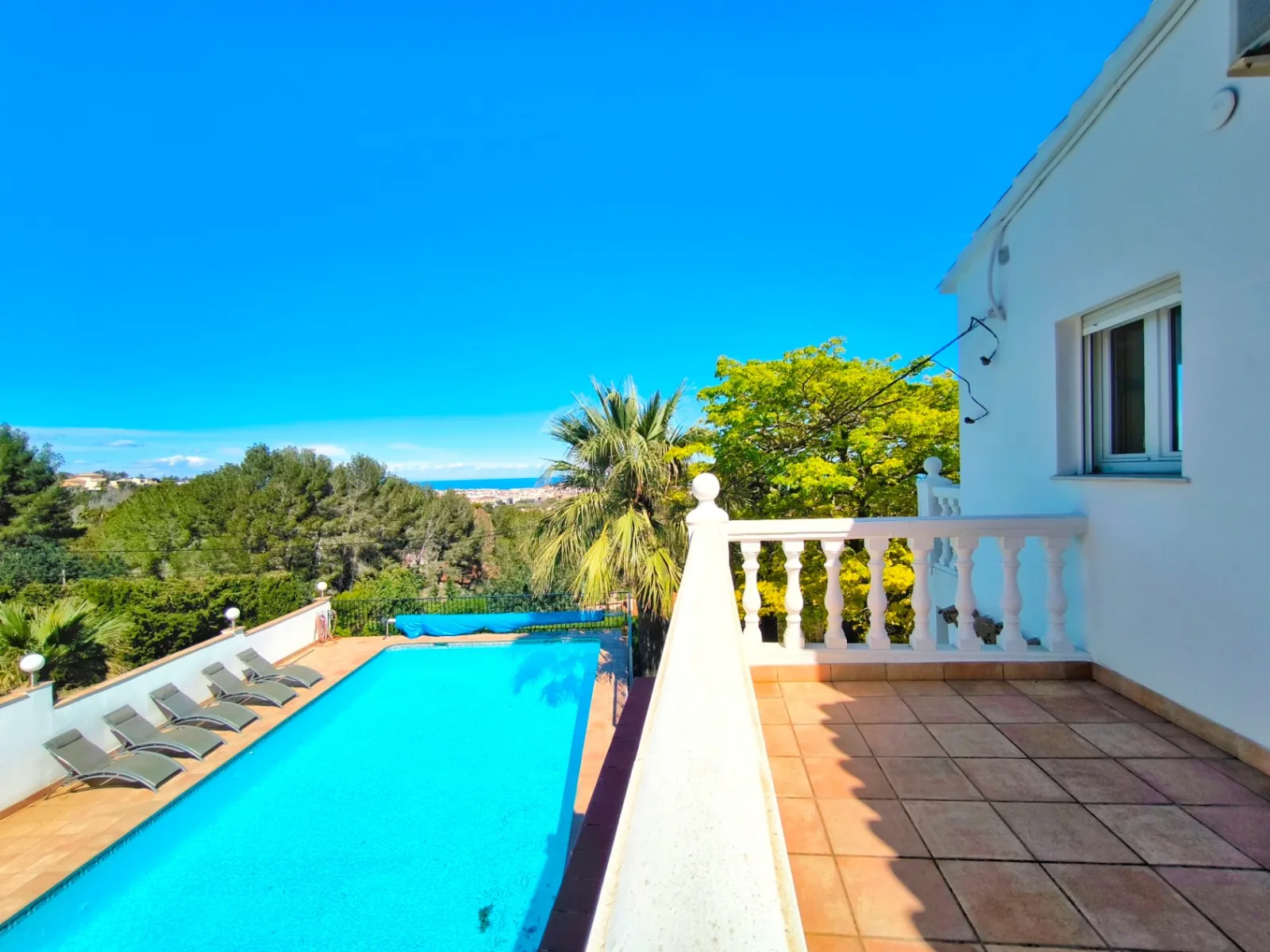 Villa met gastenappartement en uitzicht op zee in Dénia