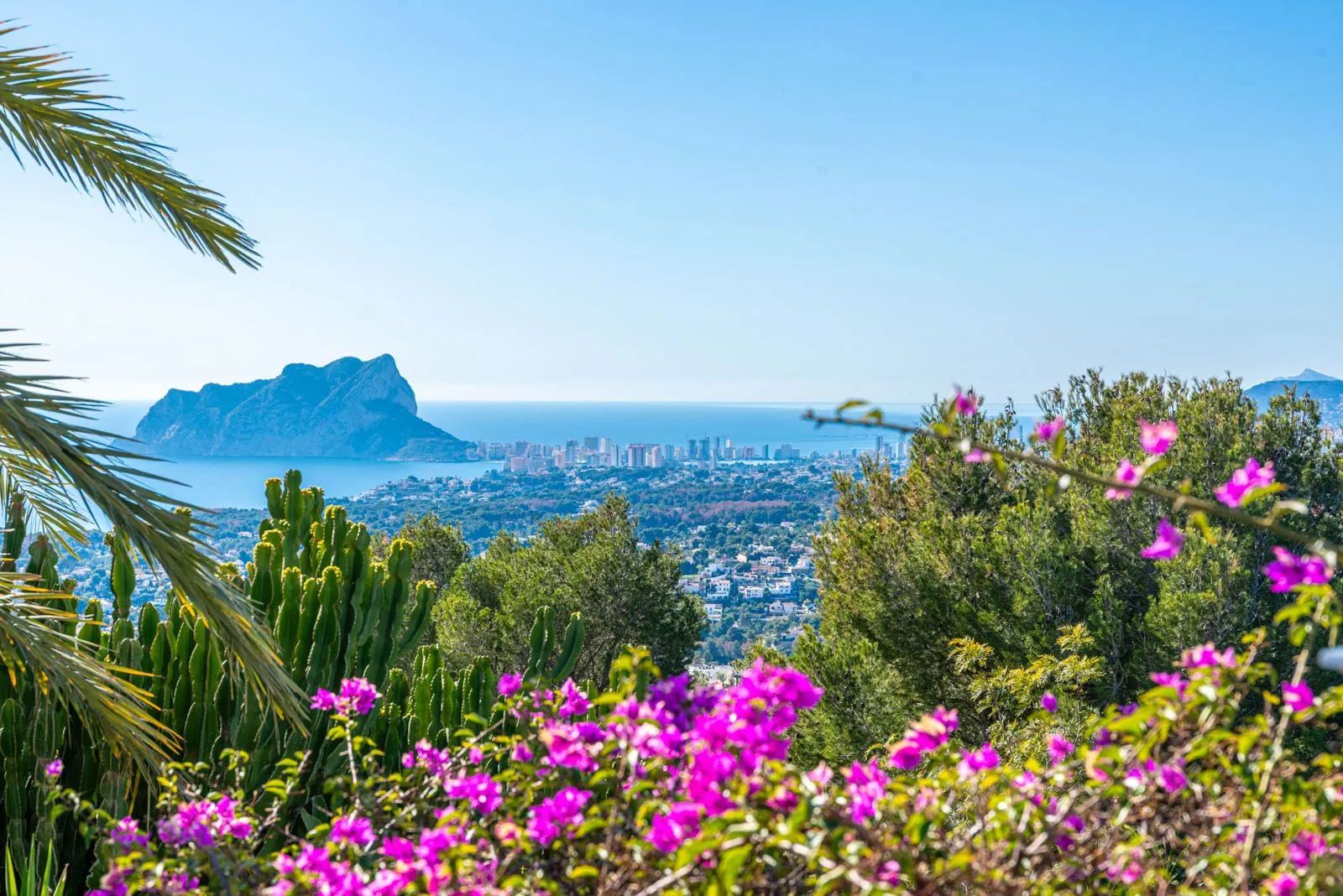 Villa met een groot perceel te koop in Moraira