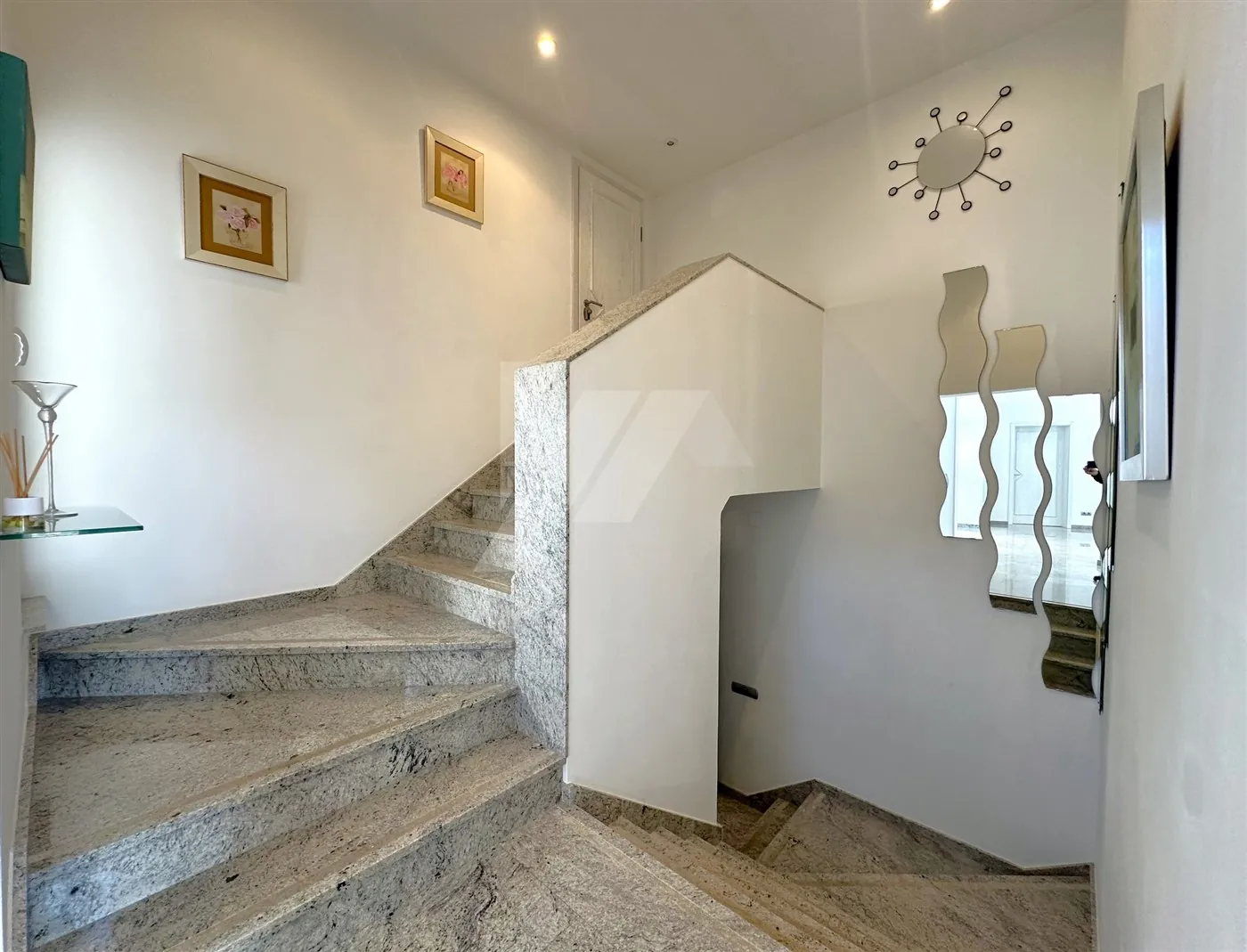 Villa met panoramisch zeezicht te koop in Moraira, Costa Blanca.