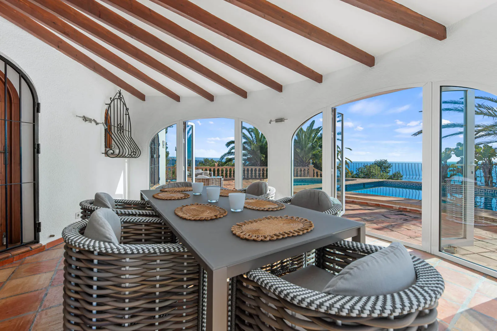 Villa met een groot perceel te koop in Moraira