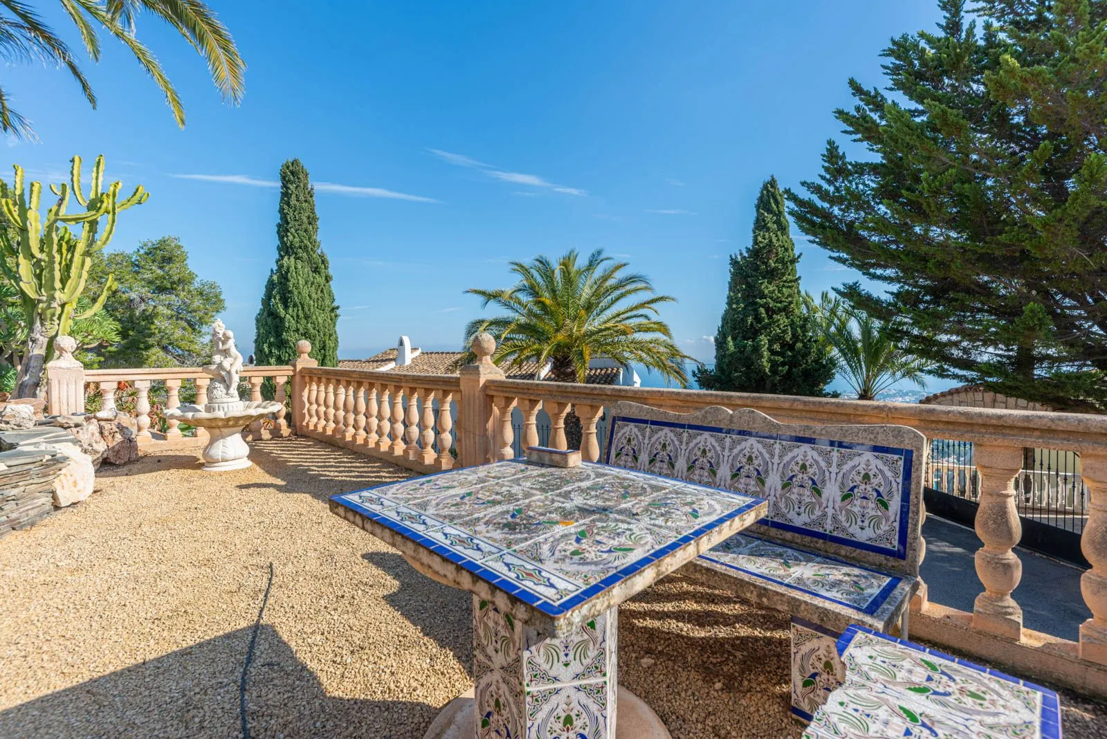 Villa met een groot perceel te koop in Moraira
