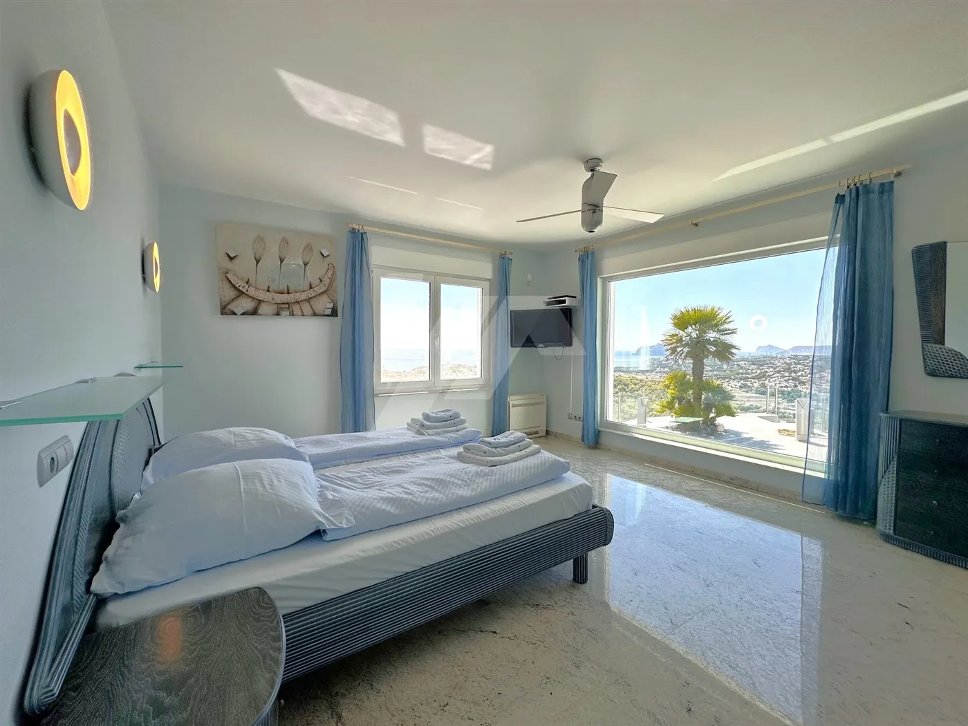 Villa met panoramisch zeezicht te koop in Moraira, Costa Blanca.
