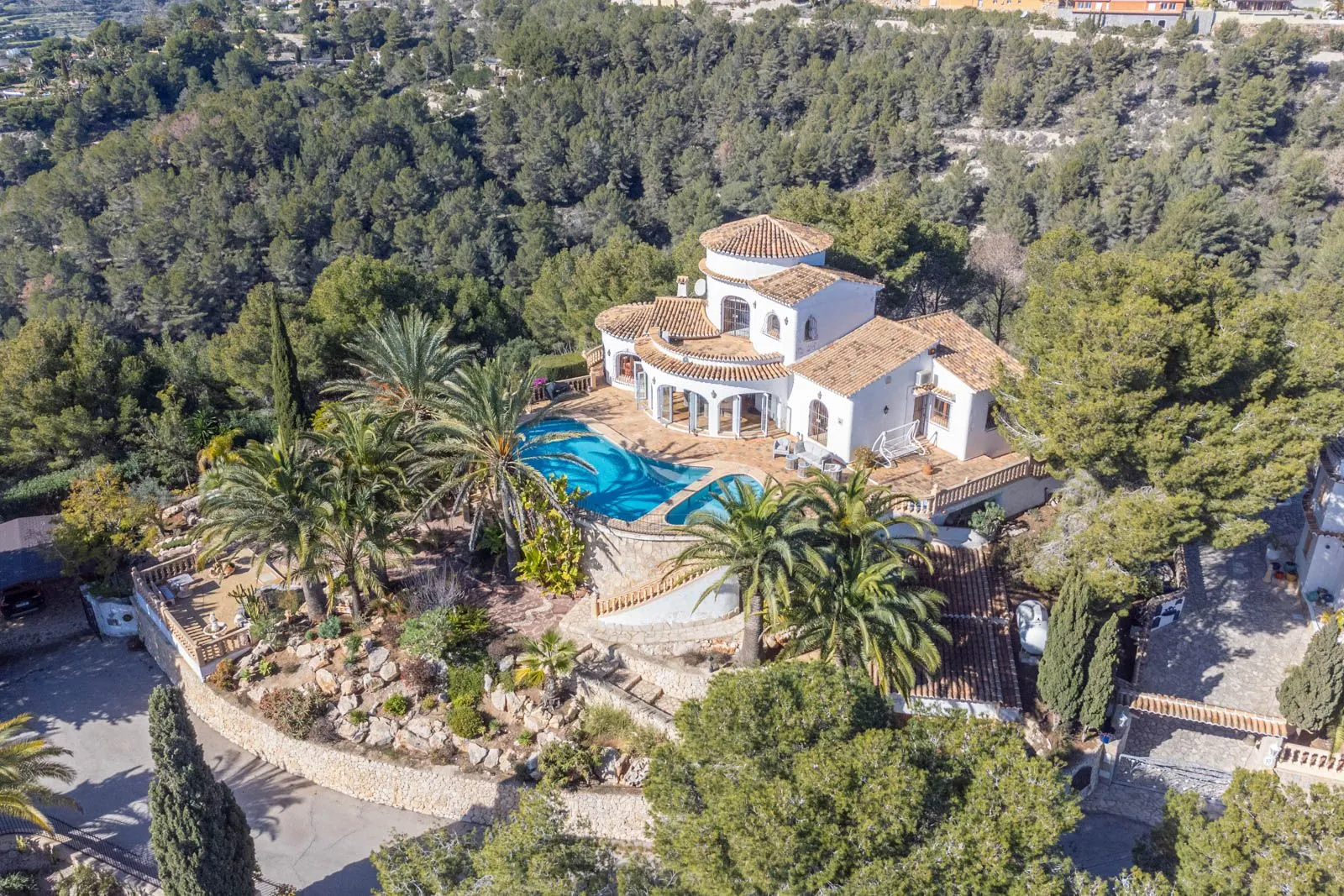 Villa met een groot perceel te koop in Moraira