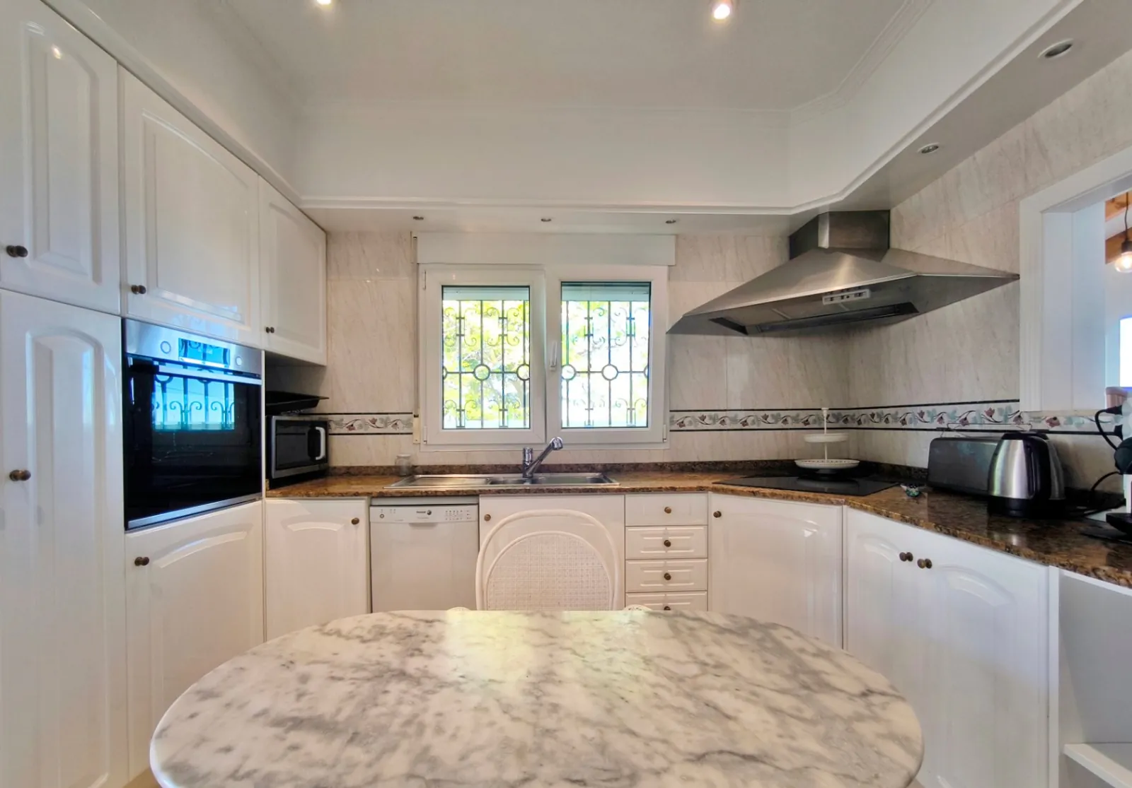 Villa met gastenappartement en uitzicht op zee in Dénia