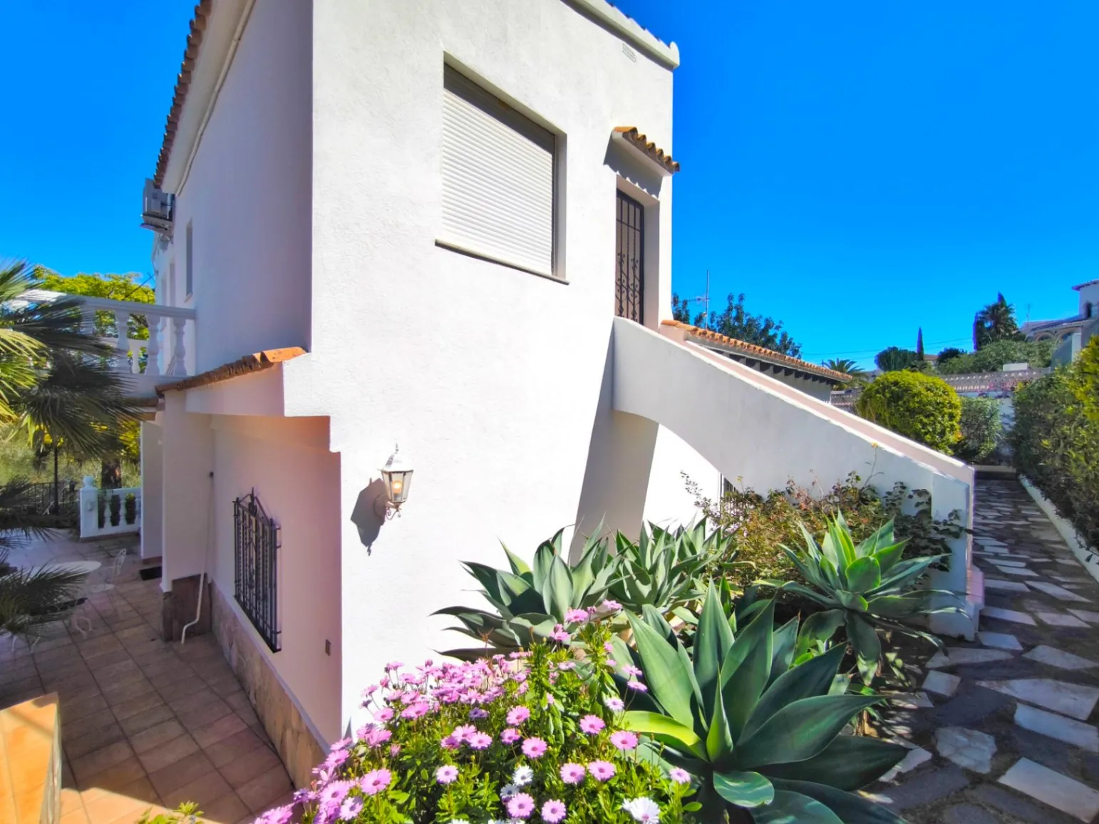 Villa met gastenappartement en uitzicht op zee in Dénia
