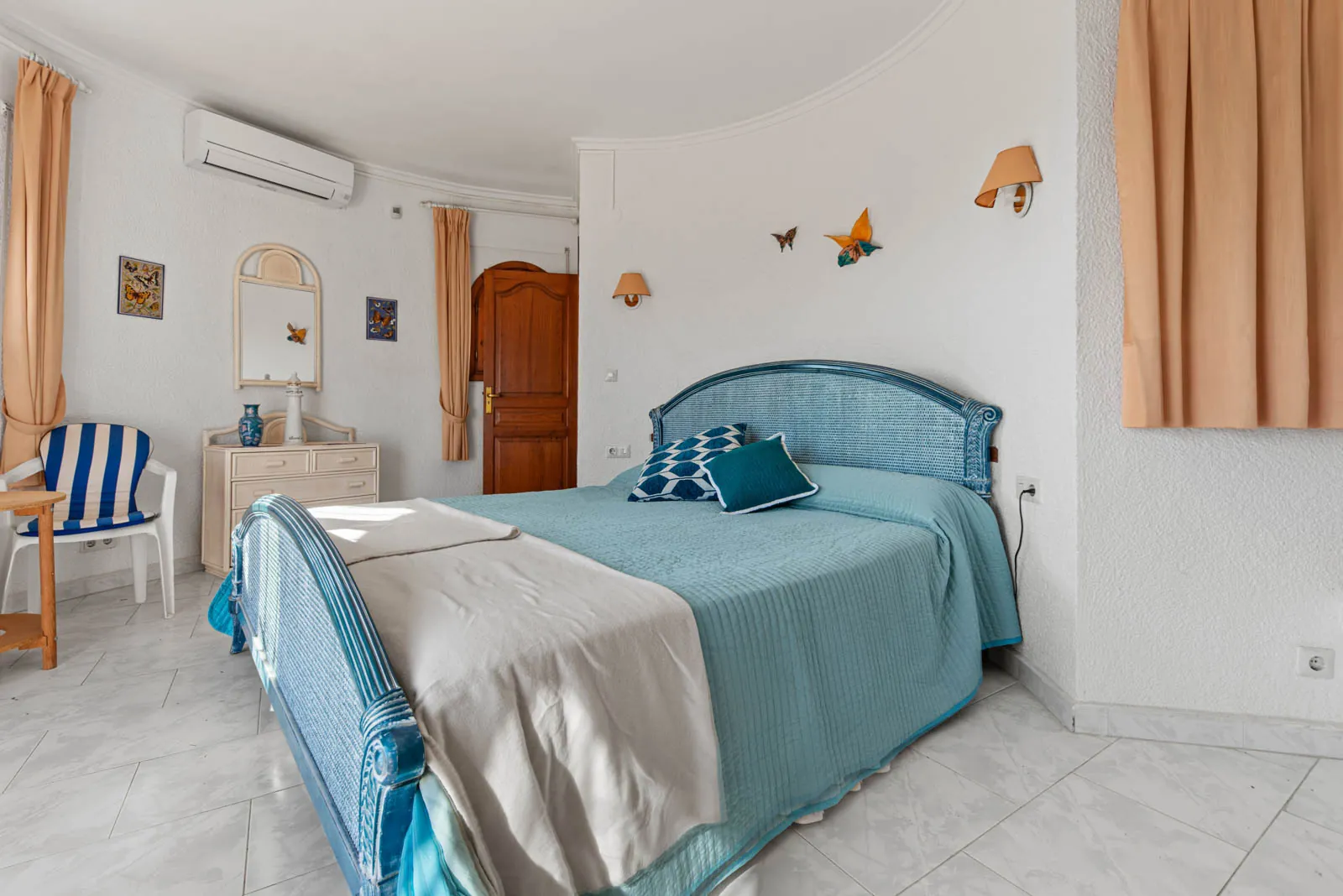 Villa met een groot perceel te koop in Moraira