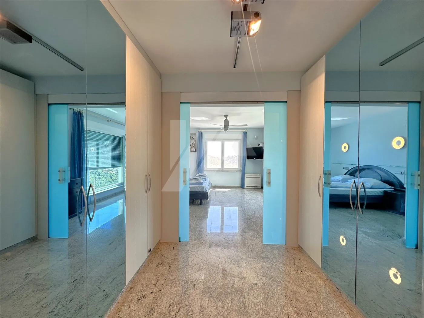 Villa met panoramisch zeezicht te koop in Moraira, Costa Blanca.