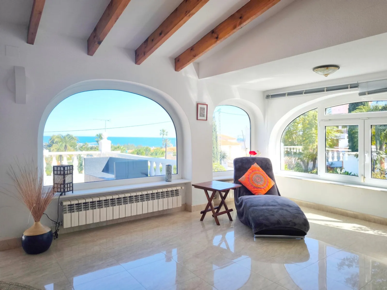 Villa met gastenappartement en uitzicht op zee in Dénia