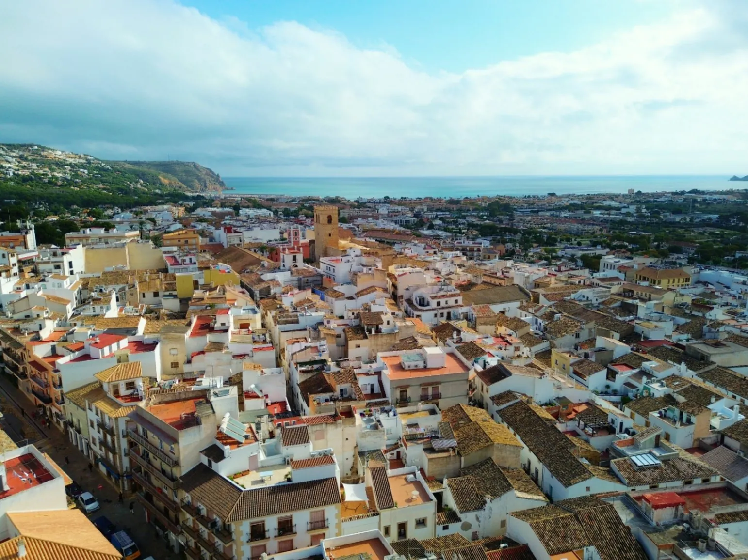 Dorpshuis met 10 kamers in het centrum van Jávea