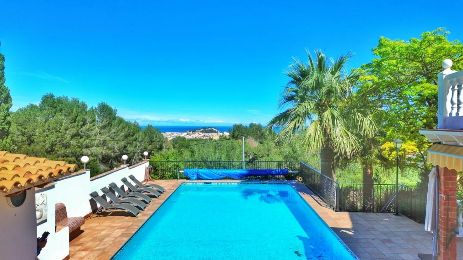 Villa met gastenappartement en uitzicht op zee in Dénia
