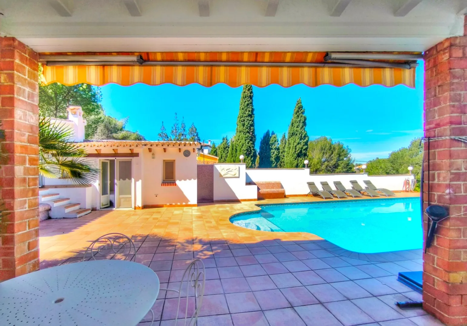 Villa met gastenappartement en uitzicht op zee in Dénia