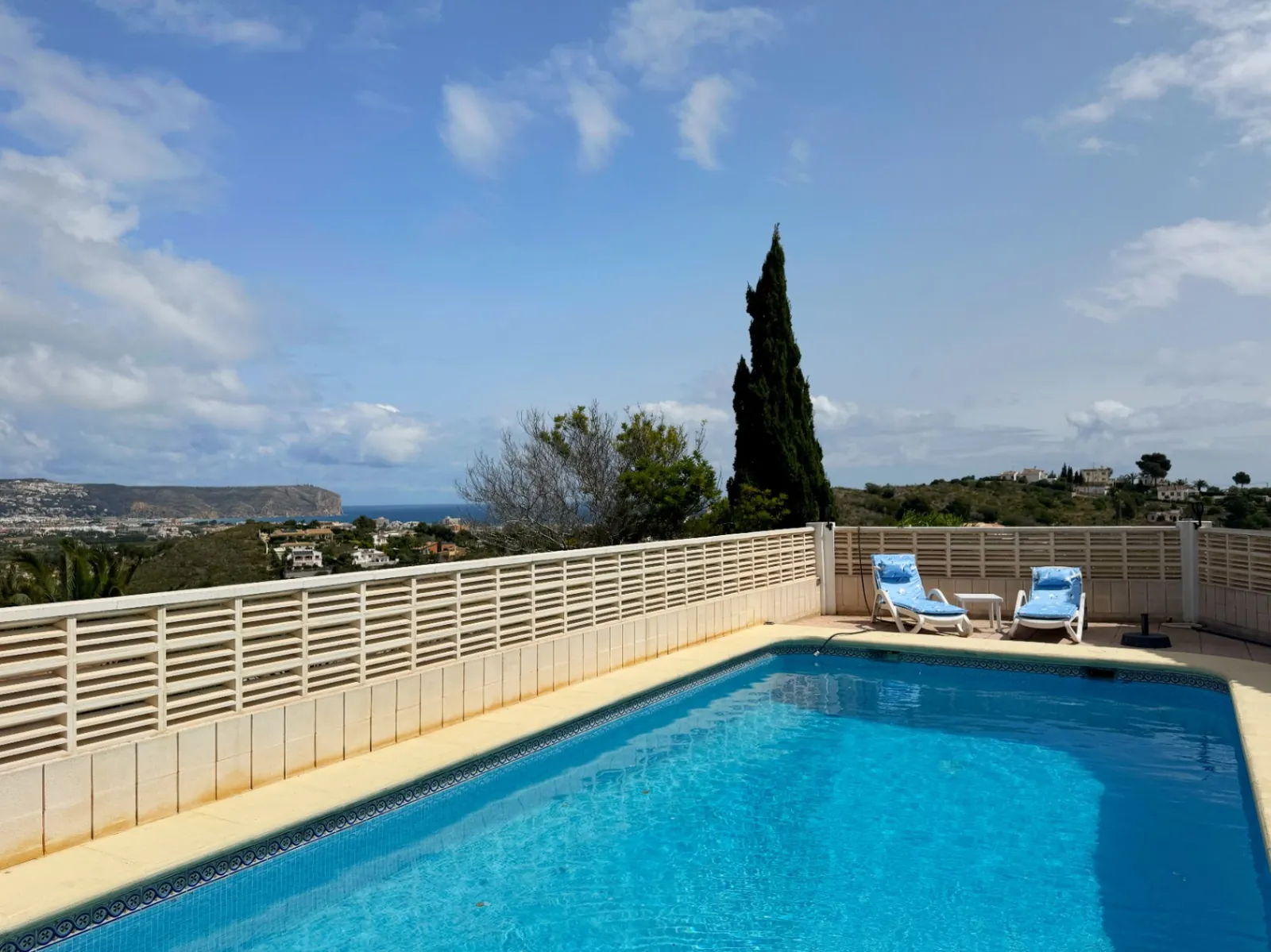 Villa met verbouwpotentieel in Jávea