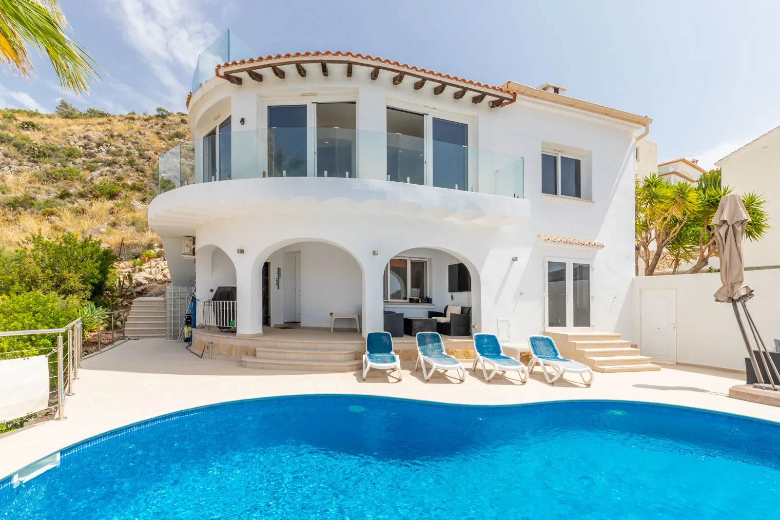 Spectaculaire villa met panoramisch uitzicht op zee in El Portet, Moraira - Slechts 1,2 km van het strand!