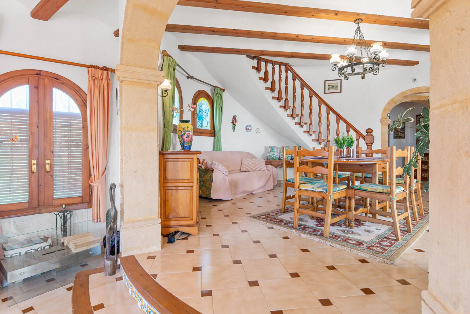 Villa met een groot perceel te koop in Moraira