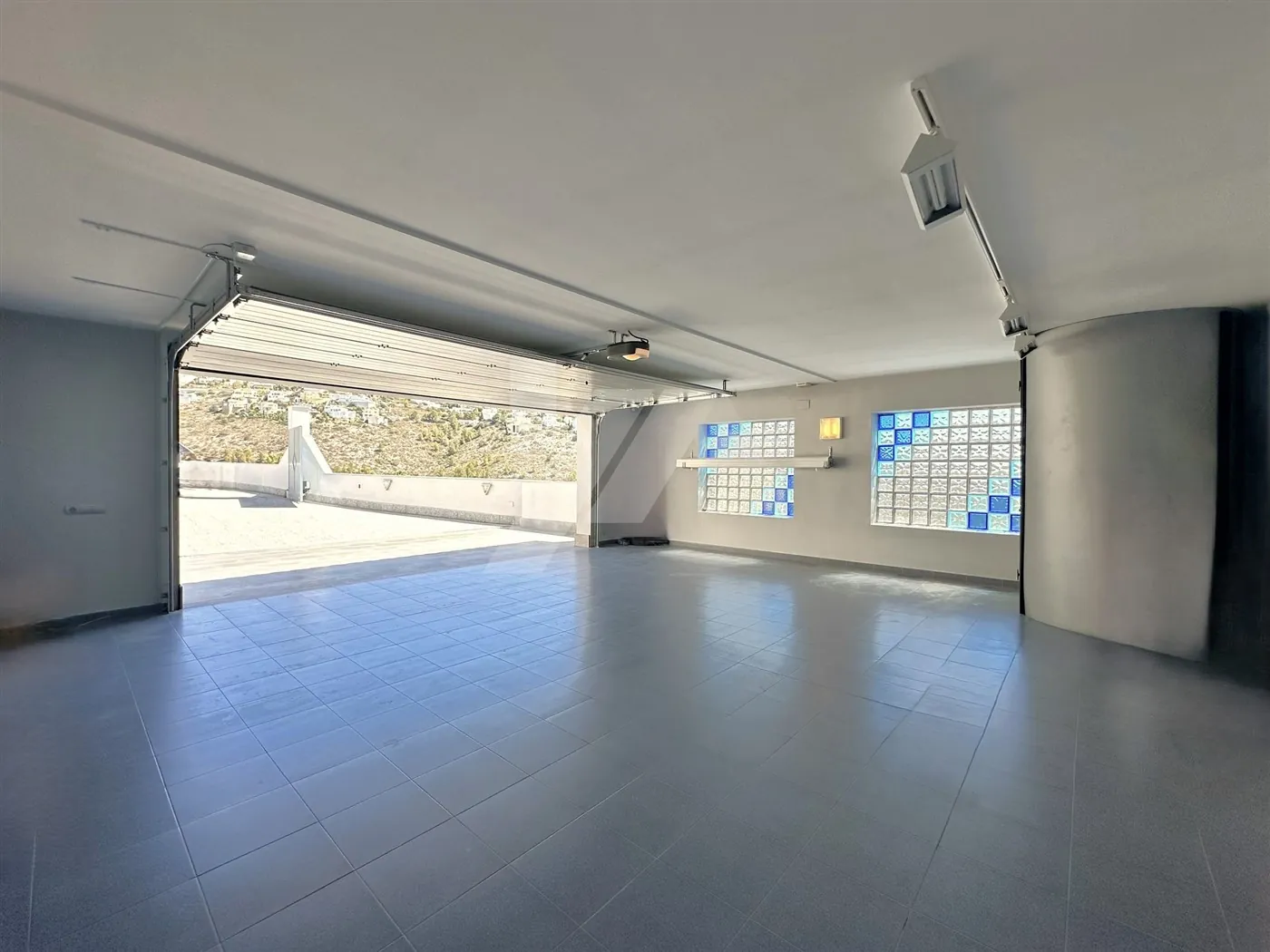 Villa met panoramisch zeezicht te koop in Moraira, Costa Blanca.
