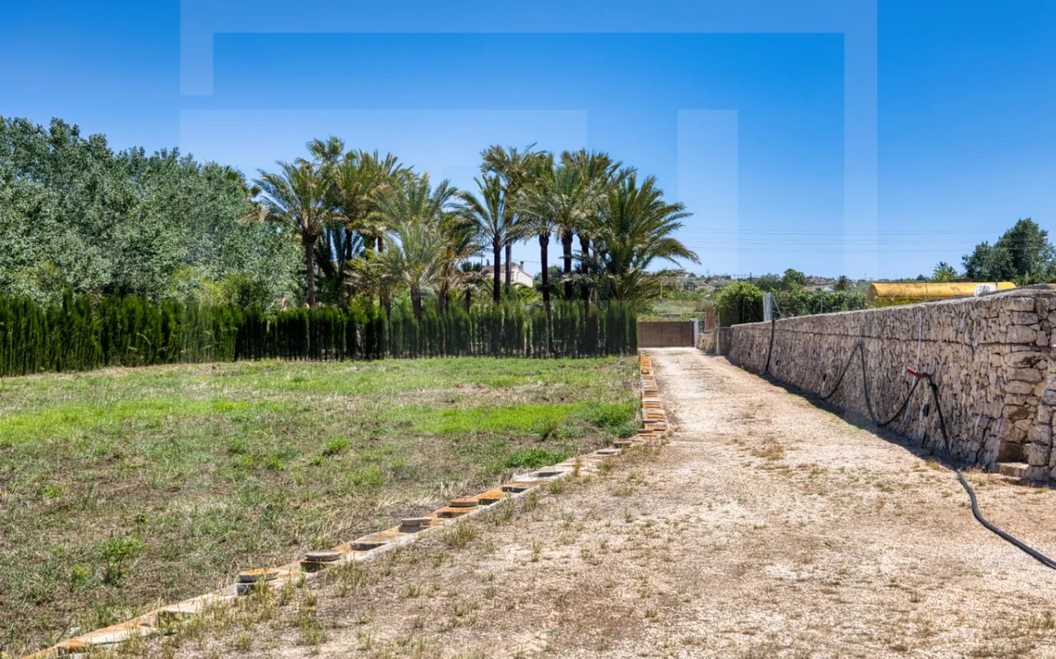 Uitzonderlijk landelijk onroerend goed met ontwikkelingspotentieel in Moraira/Teulada