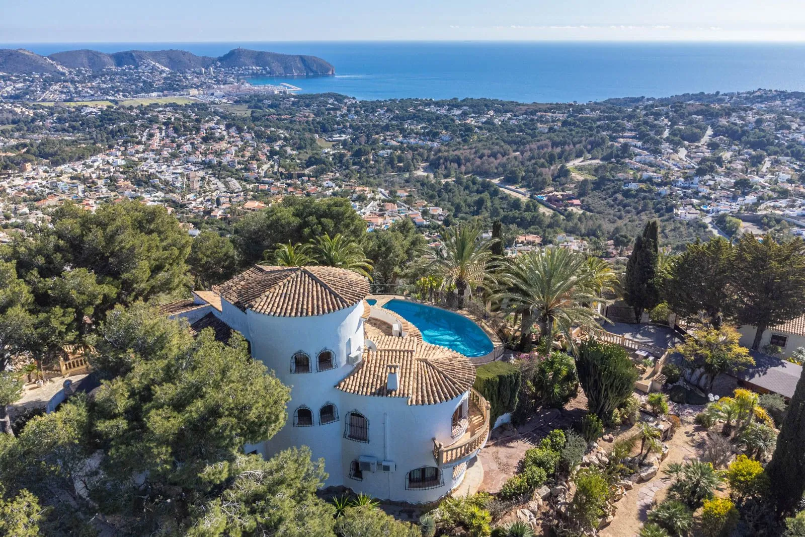 Villa met een groot perceel te koop in Moraira