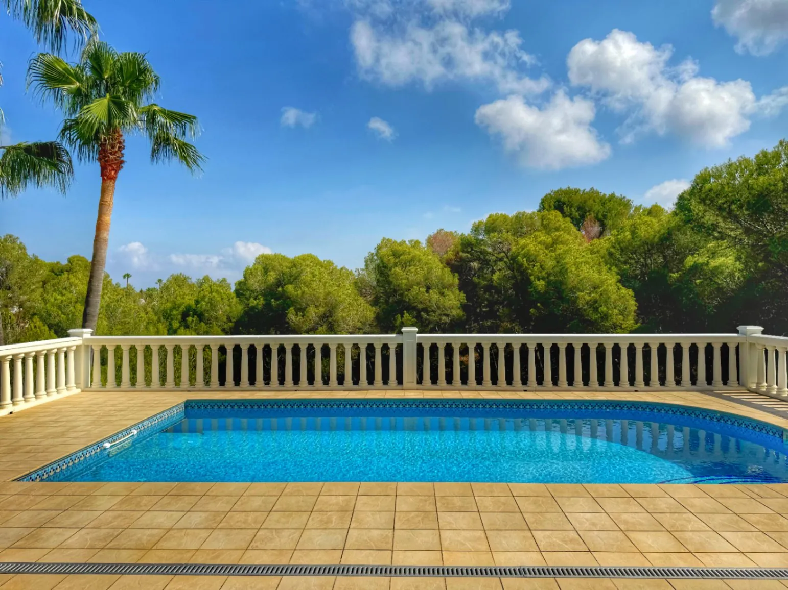 Exclusieve villa in Marquesa VI: privacy, luxe en comfort