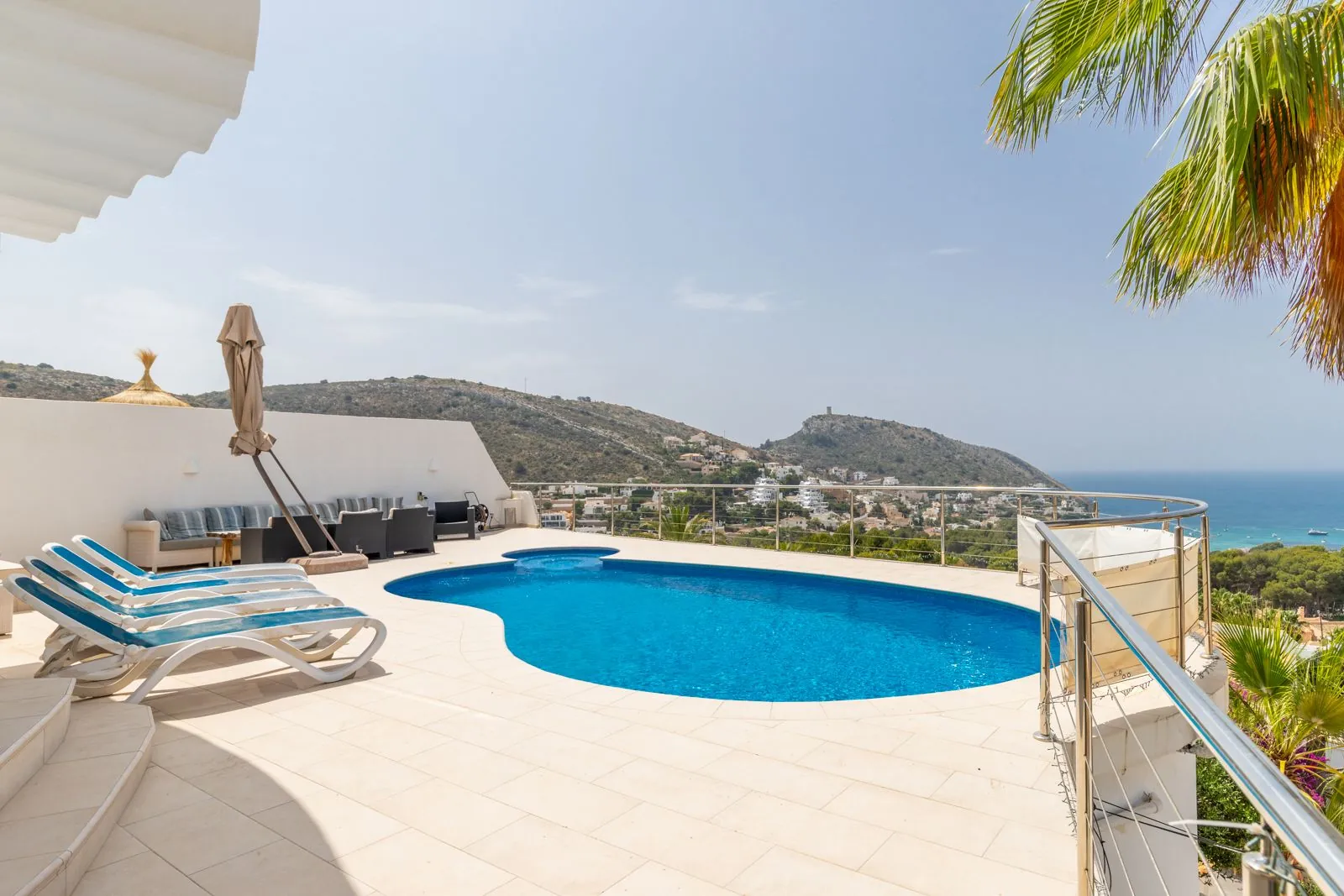 Spectaculaire villa met panoramisch uitzicht op zee in El Portet, Moraira - Slechts 1,2 km van het strand!