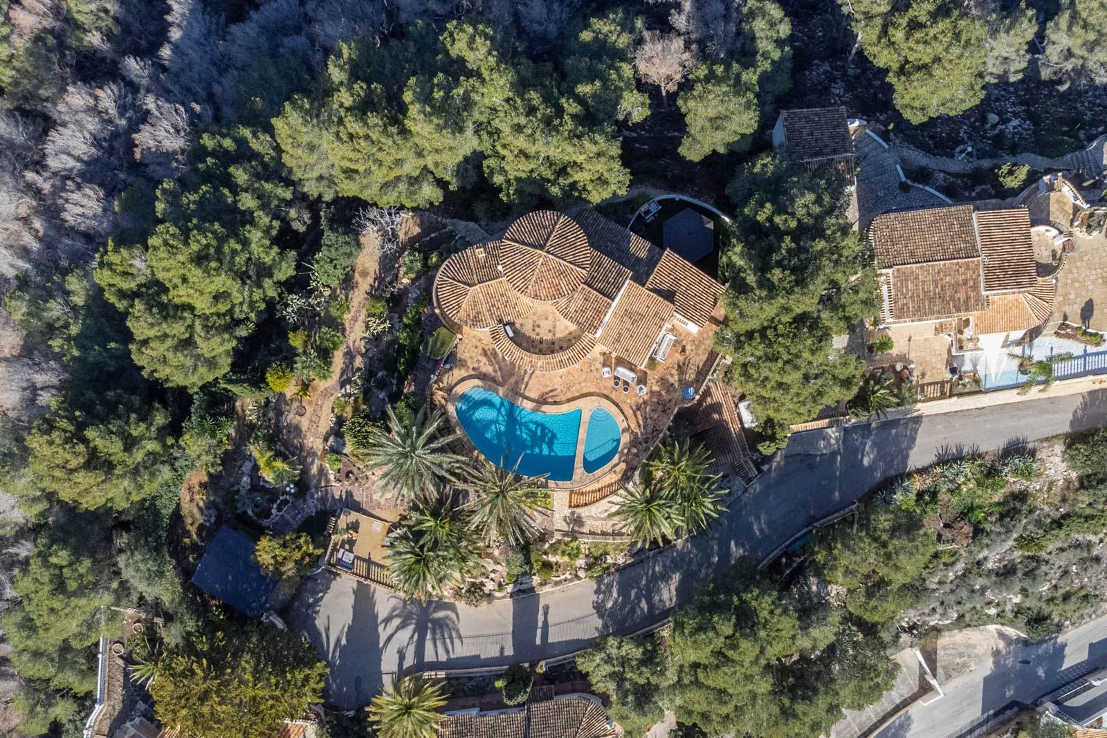 Villa met een groot perceel te koop in Moraira