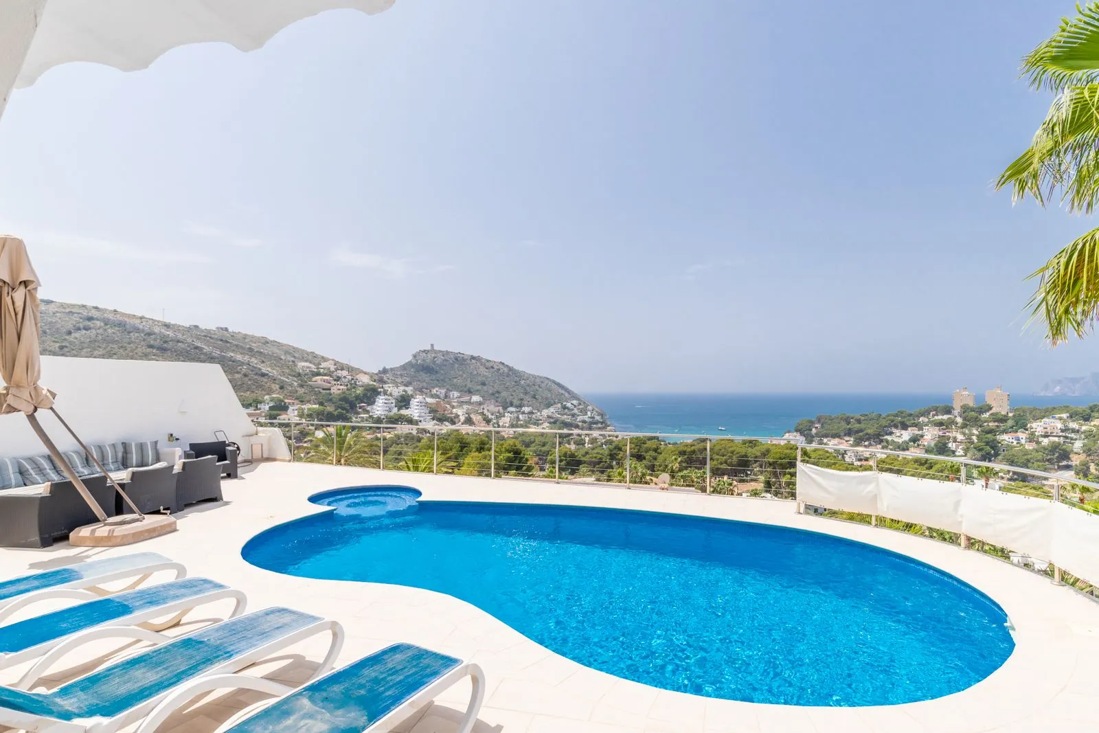 Spectaculaire villa met panoramisch uitzicht op zee in El Portet, Moraira - Slechts 1,2 km van het strand!
