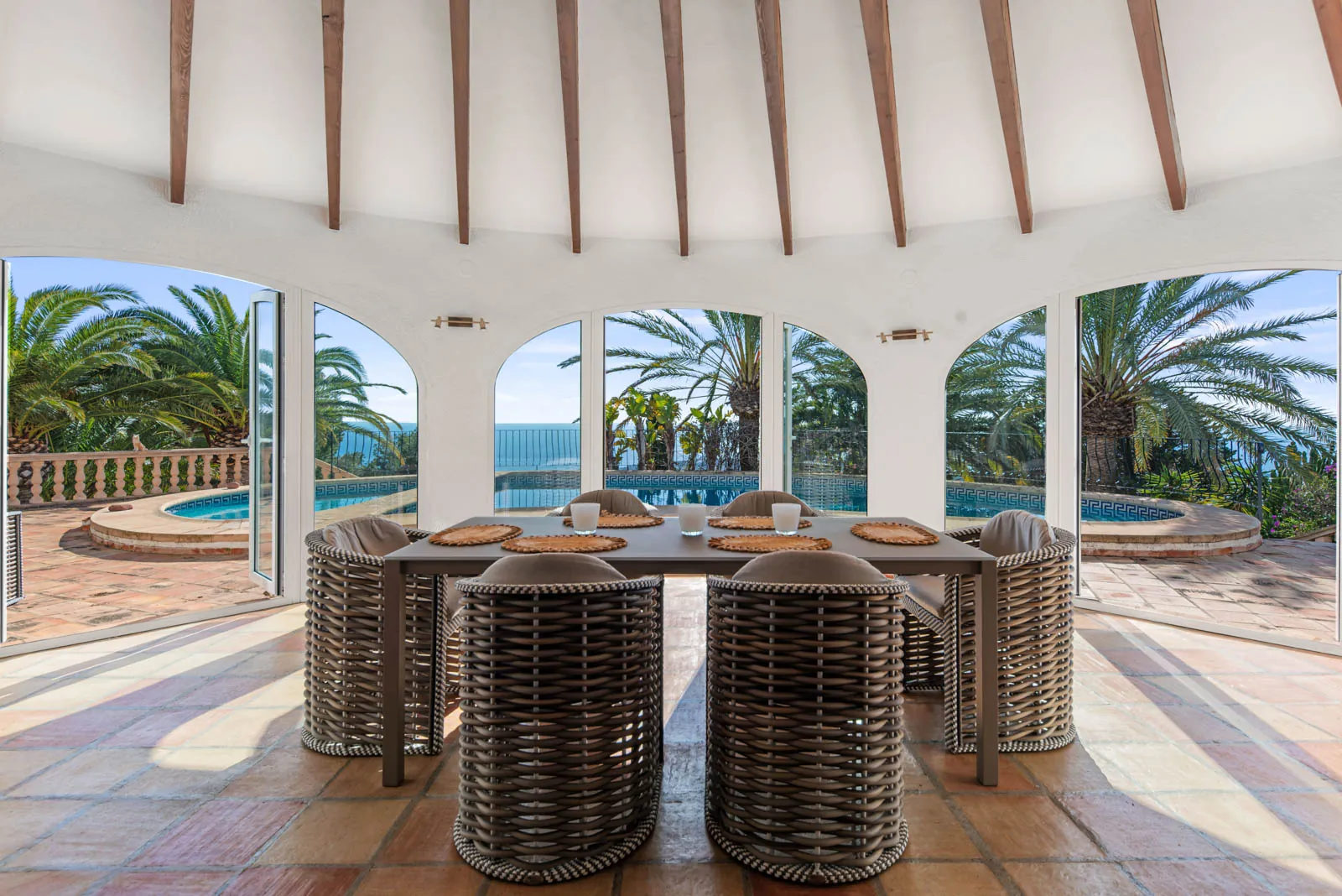 Villa met een groot perceel te koop in Moraira