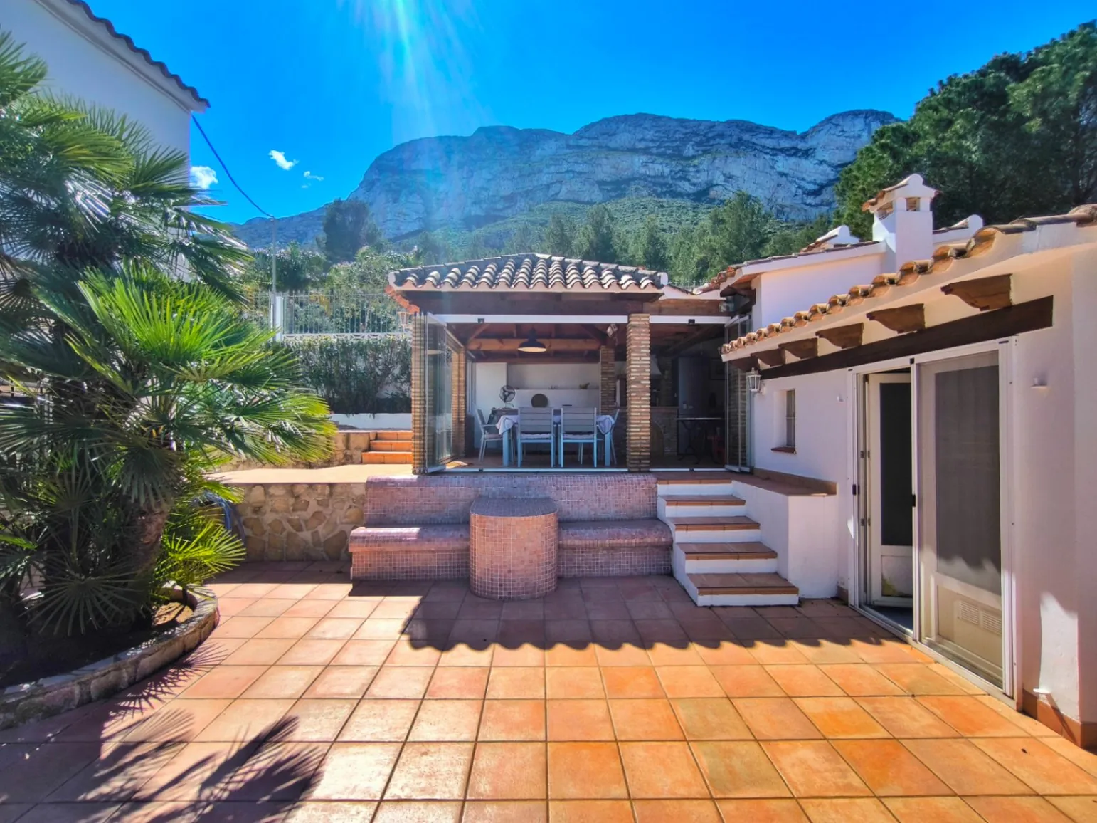 Villa met gastenappartement en uitzicht op zee in Dénia