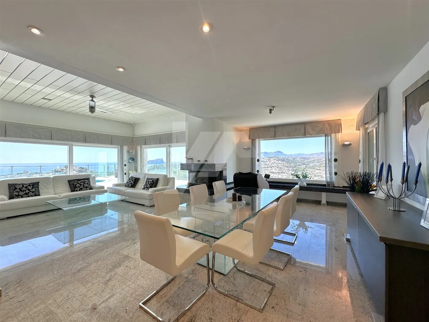 Villa met panoramisch zeezicht te koop in Moraira, Costa Blanca.
