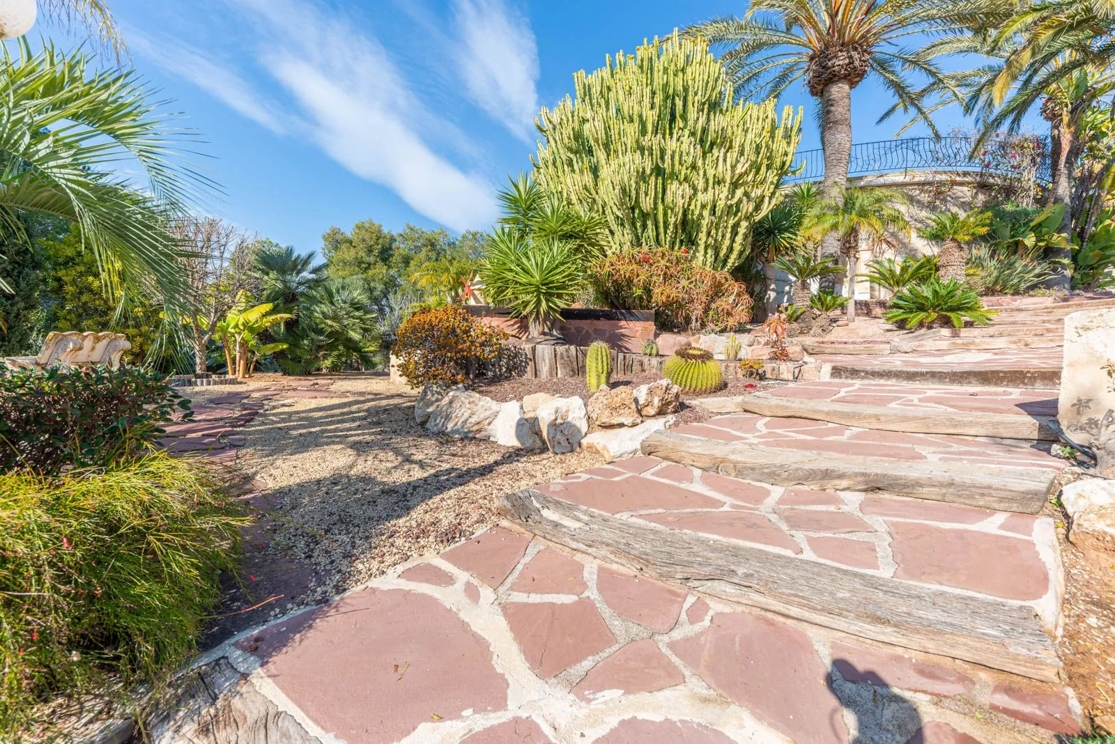 Villa met een groot perceel te koop in Moraira