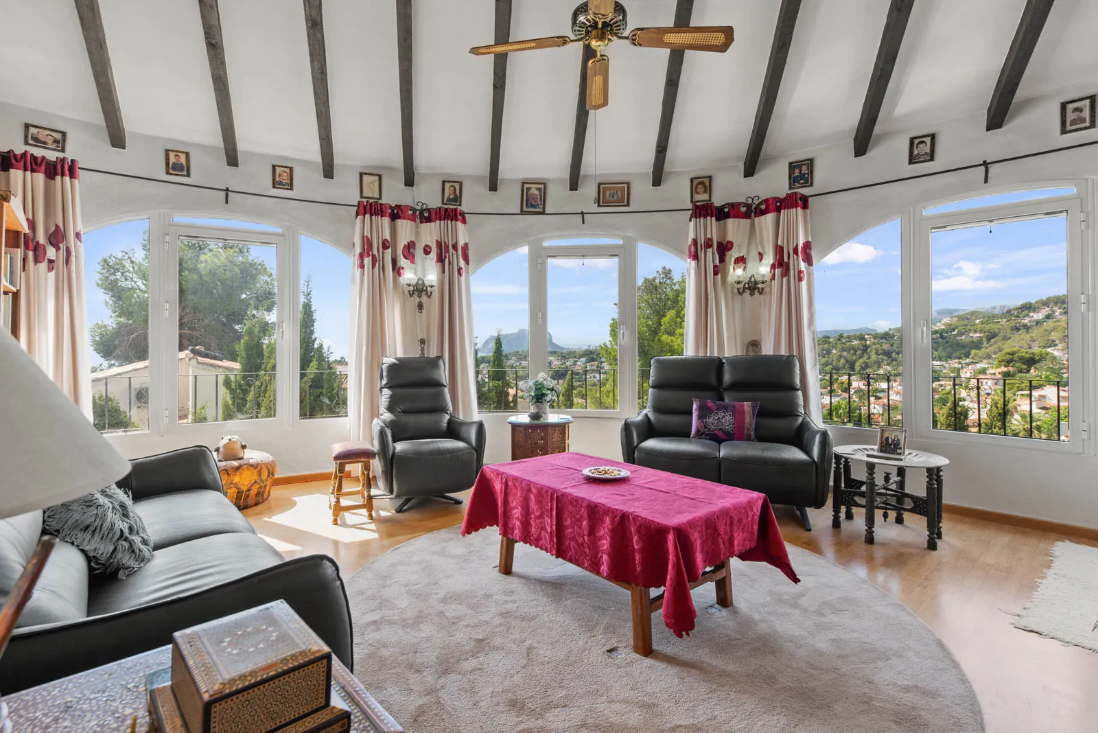 Villa te koop in Benissa, Montemar, met privézwembad.