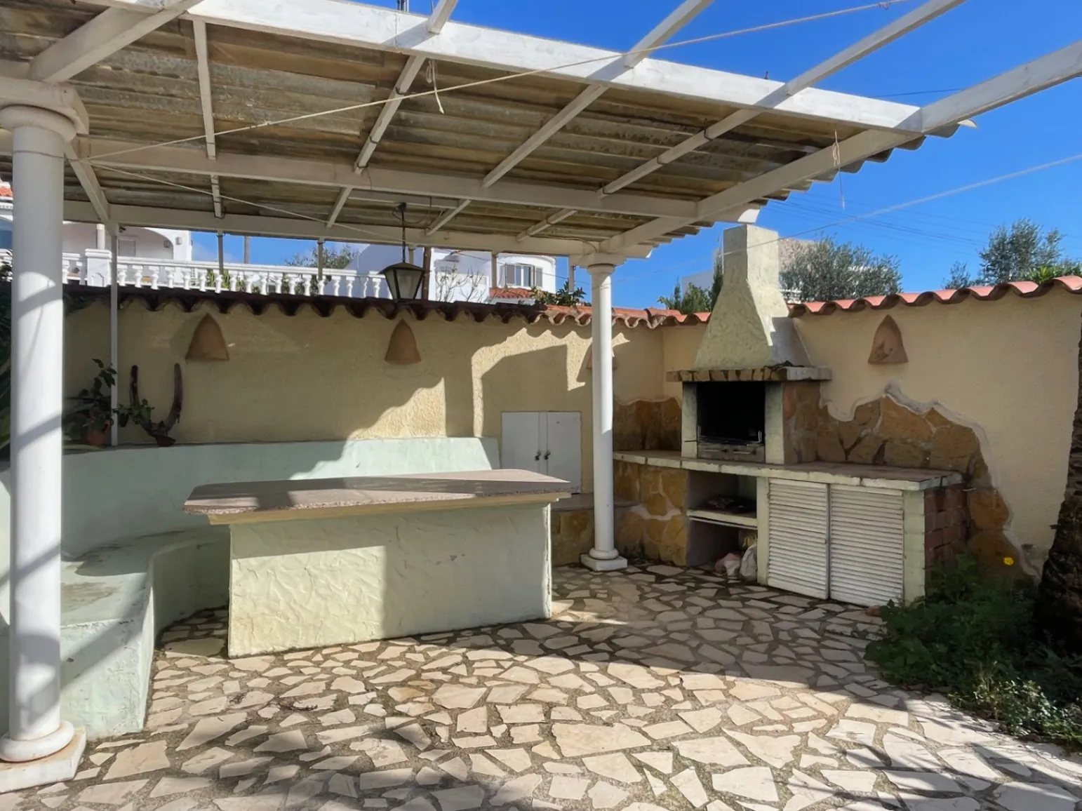 Gelijkvloerse villa te koop met prachtig zeezicht kortbij voorzieningen in San Jaime, Benissa