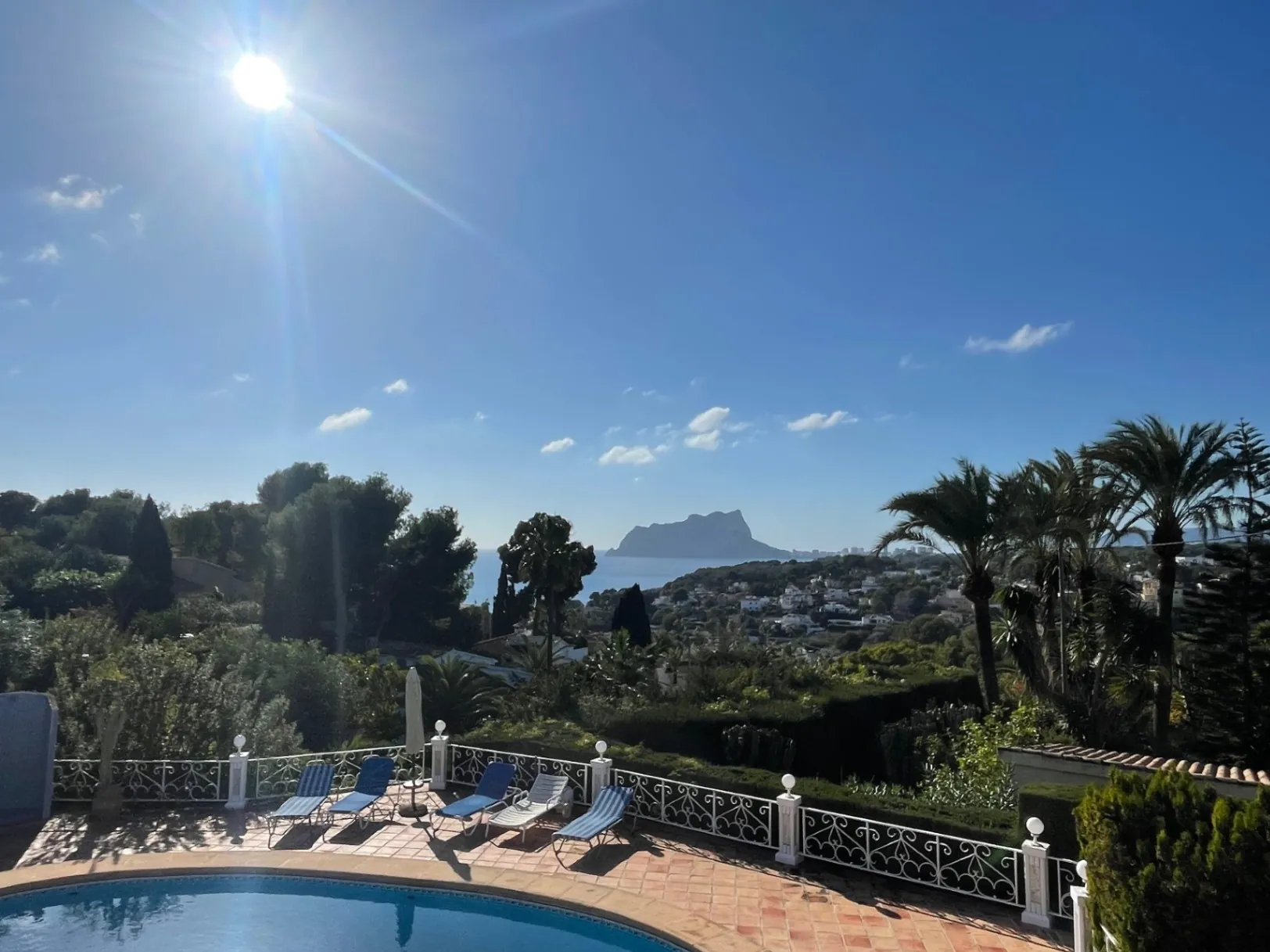 Gelijkvloerse villa te koop met prachtig zeezicht kortbij voorzieningen in San Jaime, Benissa