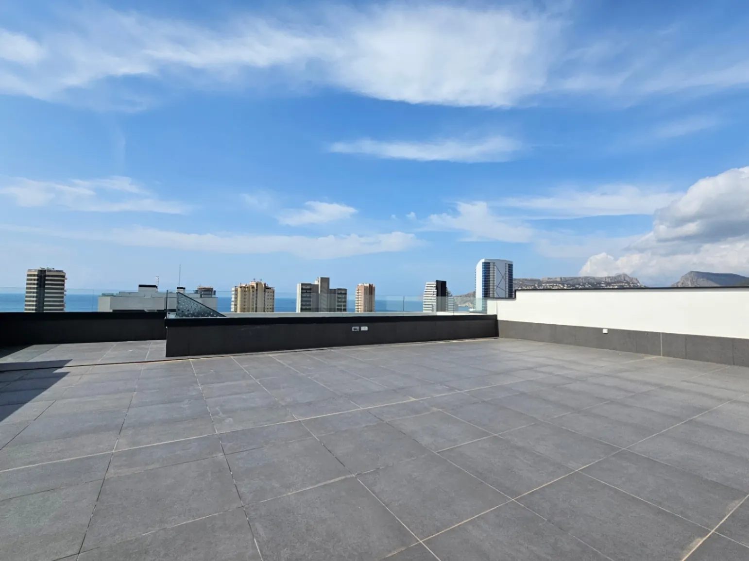 Nieuwbouw penthouse met zeezicht te koop in Centrum Calpe
