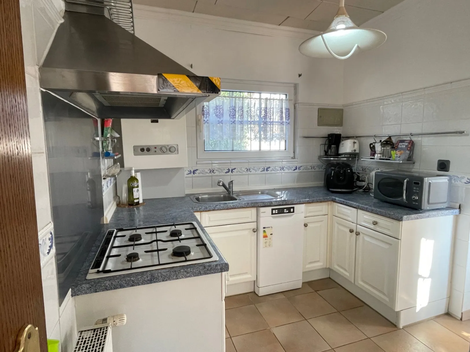 Gelijkvloerse villa te koop met prachtig zeezicht kortbij voorzieningen in San Jaime, Benissa
